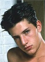 Simon Rex Image
