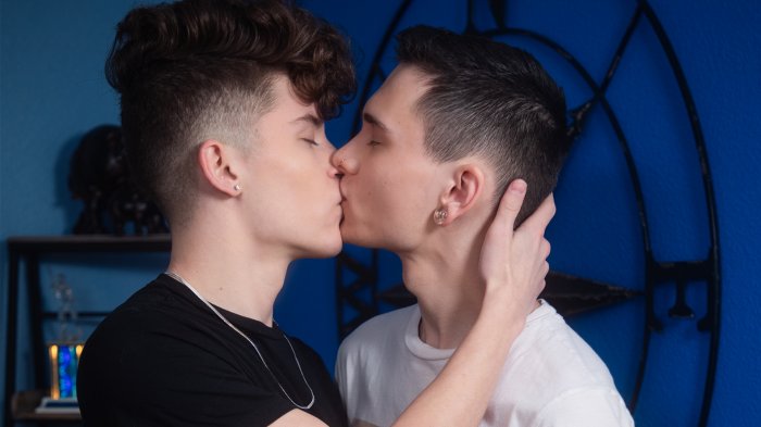 Silas Brooks & Easton Gray in Introducing Easton Gray – Rimming Scene