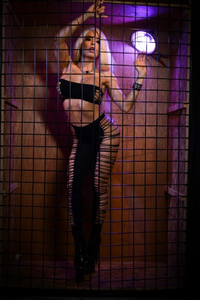 Free 'Caged 2: Lesbian Edition' pic nº 320