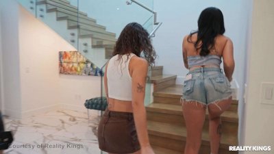 Free 'Crazy College GFs Vol. 15' pic nº 4