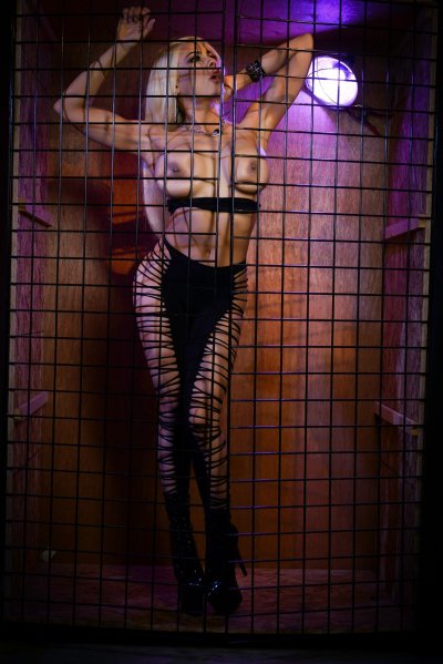 Free 'Caged 2: Lesbian Edition' pic nº 362