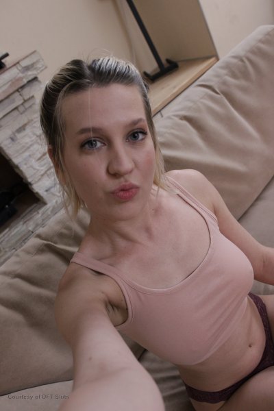 Imagen gratuita de 'Most Down to Fuck Sluts, The' nº 157