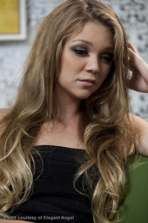 Portrait Of A Call Girl - Elegant Angel Gallery Image