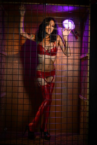 Free 'Caged 2: Lesbian Edition' pic nº 240