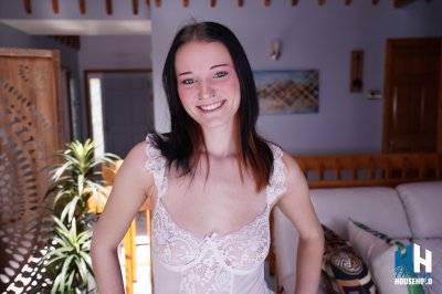 Free 'Girl-Next-Door Cutie Sucks & Swallows In POV' pic nº 4