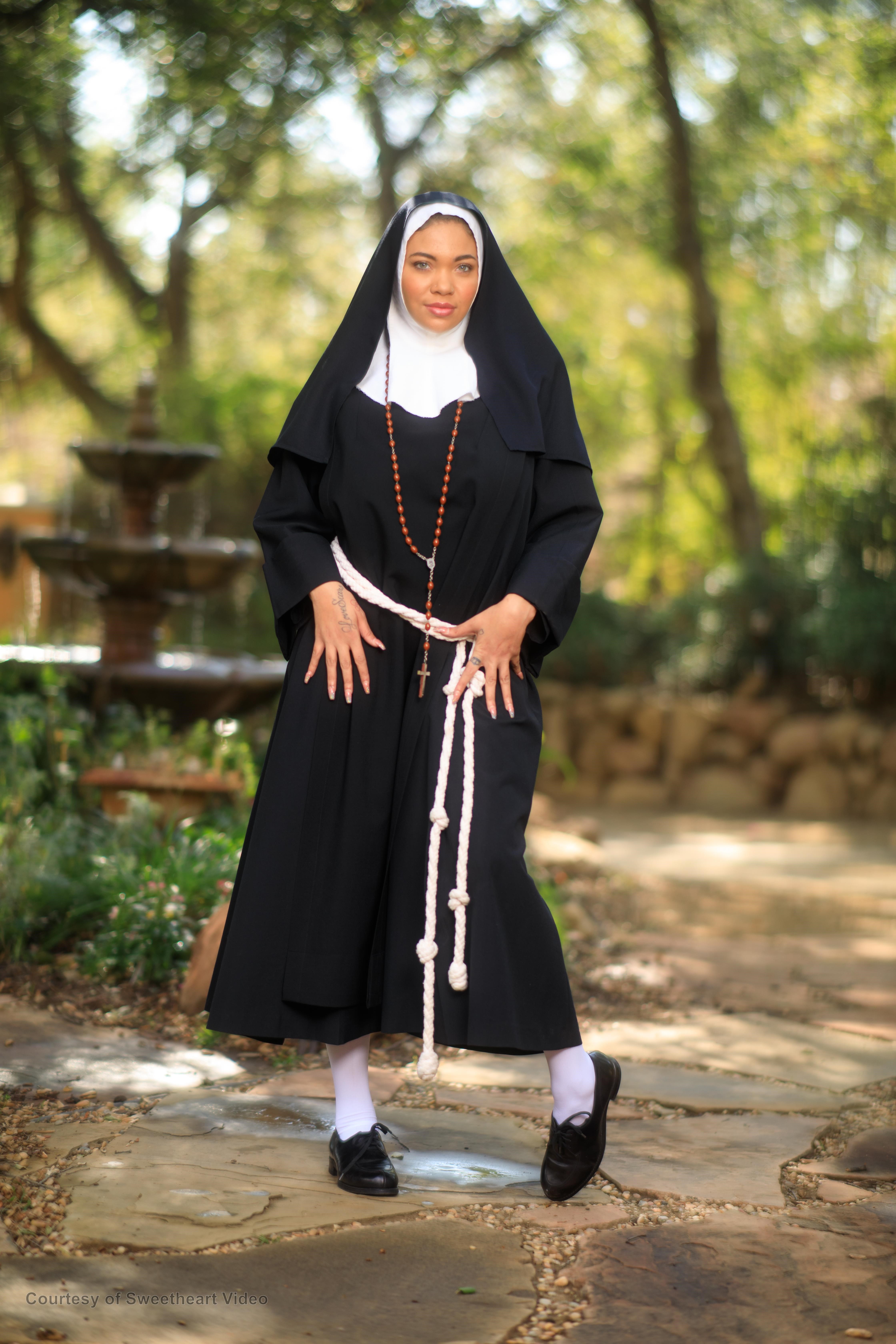 Confessions Of A Sinful Nun Vol 2 The Rise Of Sister Mona