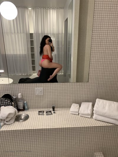Imagen gratuita de 'Most Down to Fuck Sluts, The' nº 121