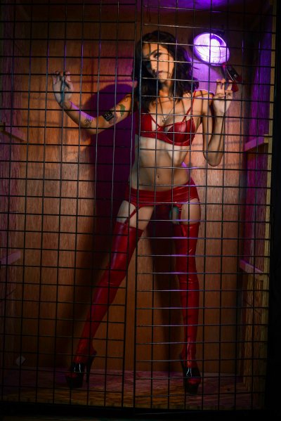 Free 'Caged 2: Lesbian Edition' pic nº 250