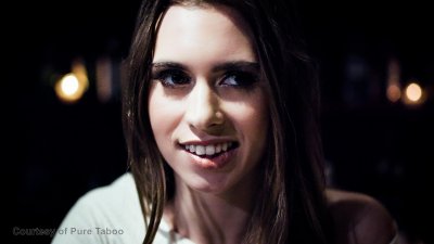 Imagen gratuita de 'Wants What She Can't Have' nº 3