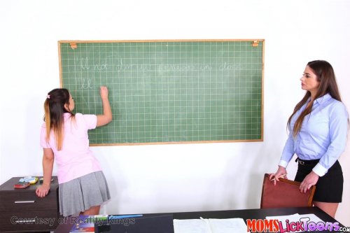 560059341823144153_1500