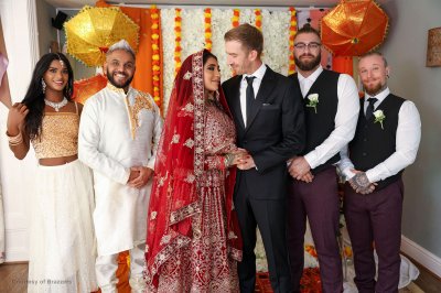 Imagen gratuita de 'Wet Hot Indian Wedding' nº 5