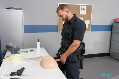 Imagen gratuita de 'Bisexual Cops' nº 32