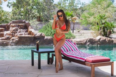 Imagen gratuita de 'Poolside Affairs' nº 57
