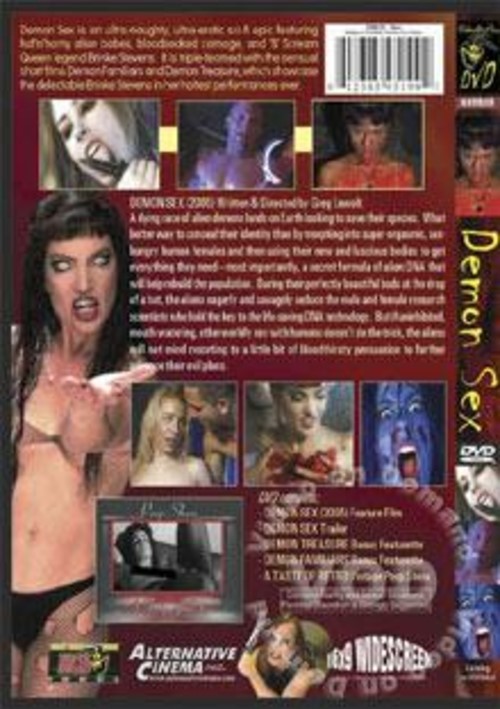 Порнода үлкен кеуделерді көрсету