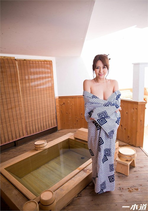 Yes, Let's Go To The Hotspring With A Married Woman Akari Asagiri