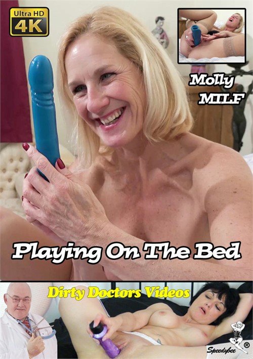 Molly MILF Playing On The Bed