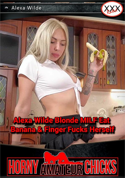 Alexa Wilde Blonde MILF Eat Banana &amp; Finger Fucks Herself